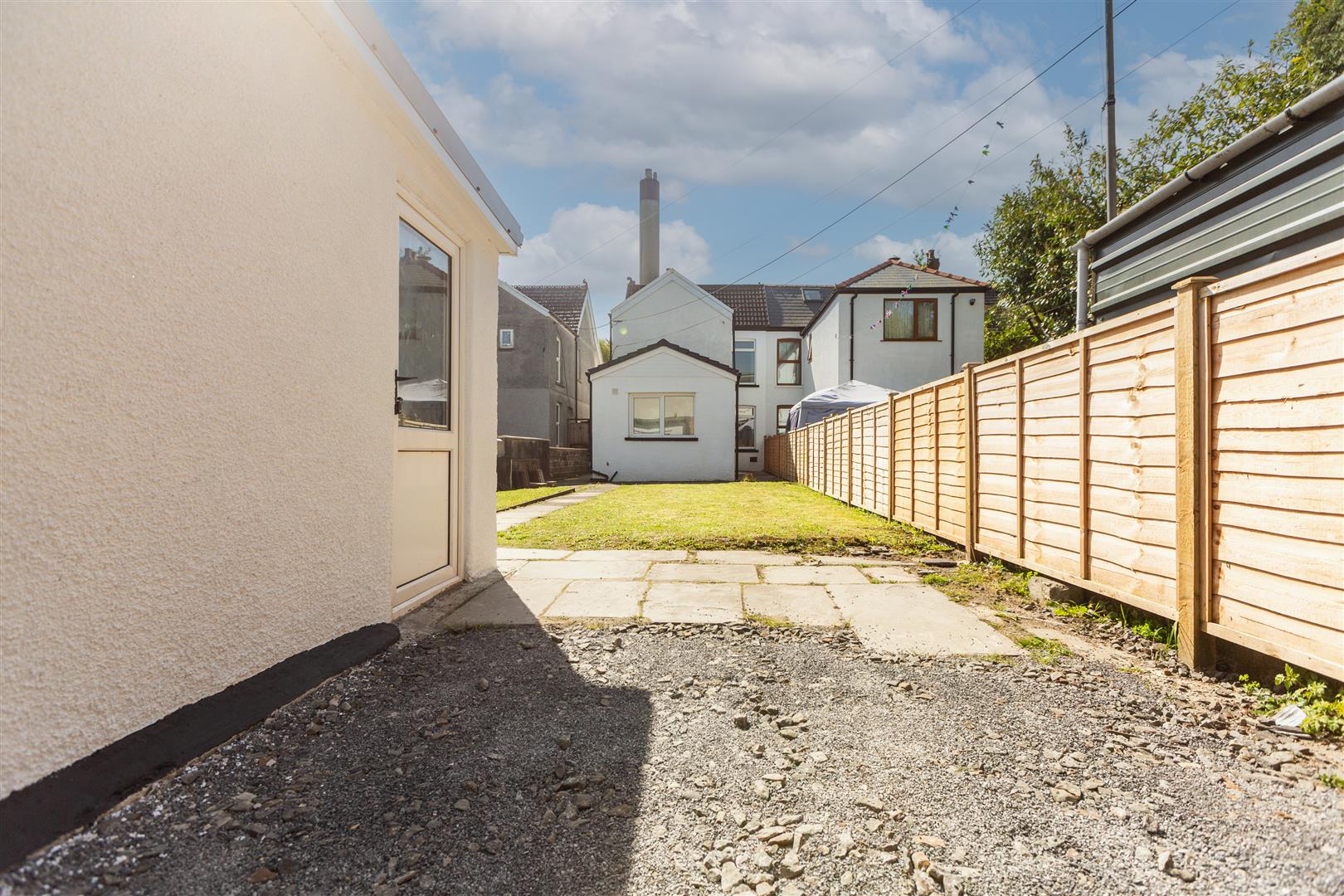 High Street, Clydach, Swansea, SA6 5LN